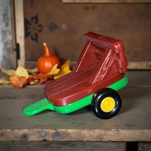 Ertl John Deere Plastic/Diecast Garden Trailer B1